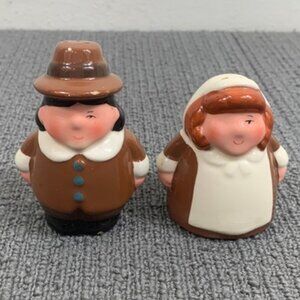 Publix 2004 Lilgrim Pair Salt & Pepper Shakers Ceramic Thanksgiving Pilgrims